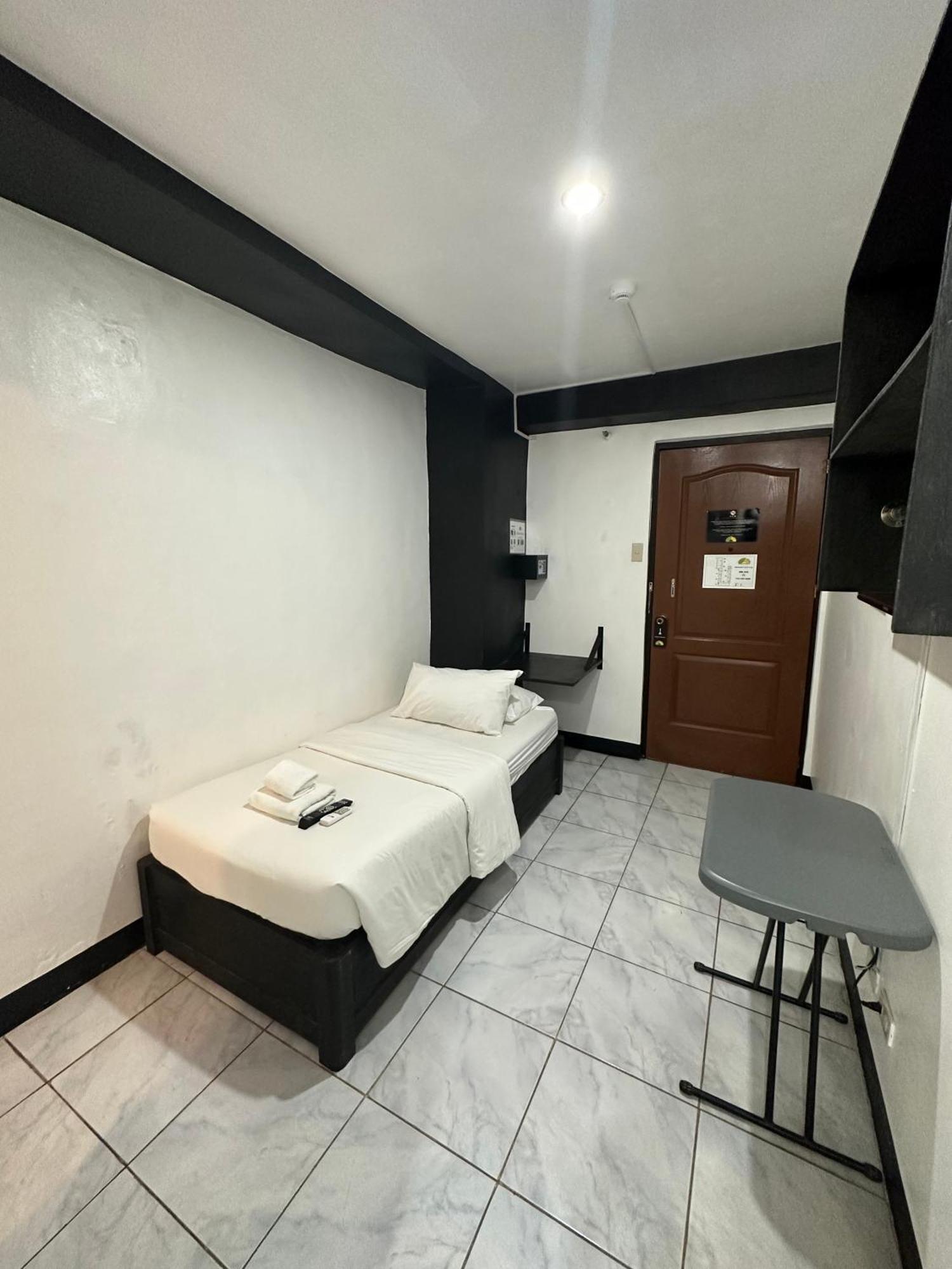Fernando'S Hotel Sorsogon Buitenkant foto