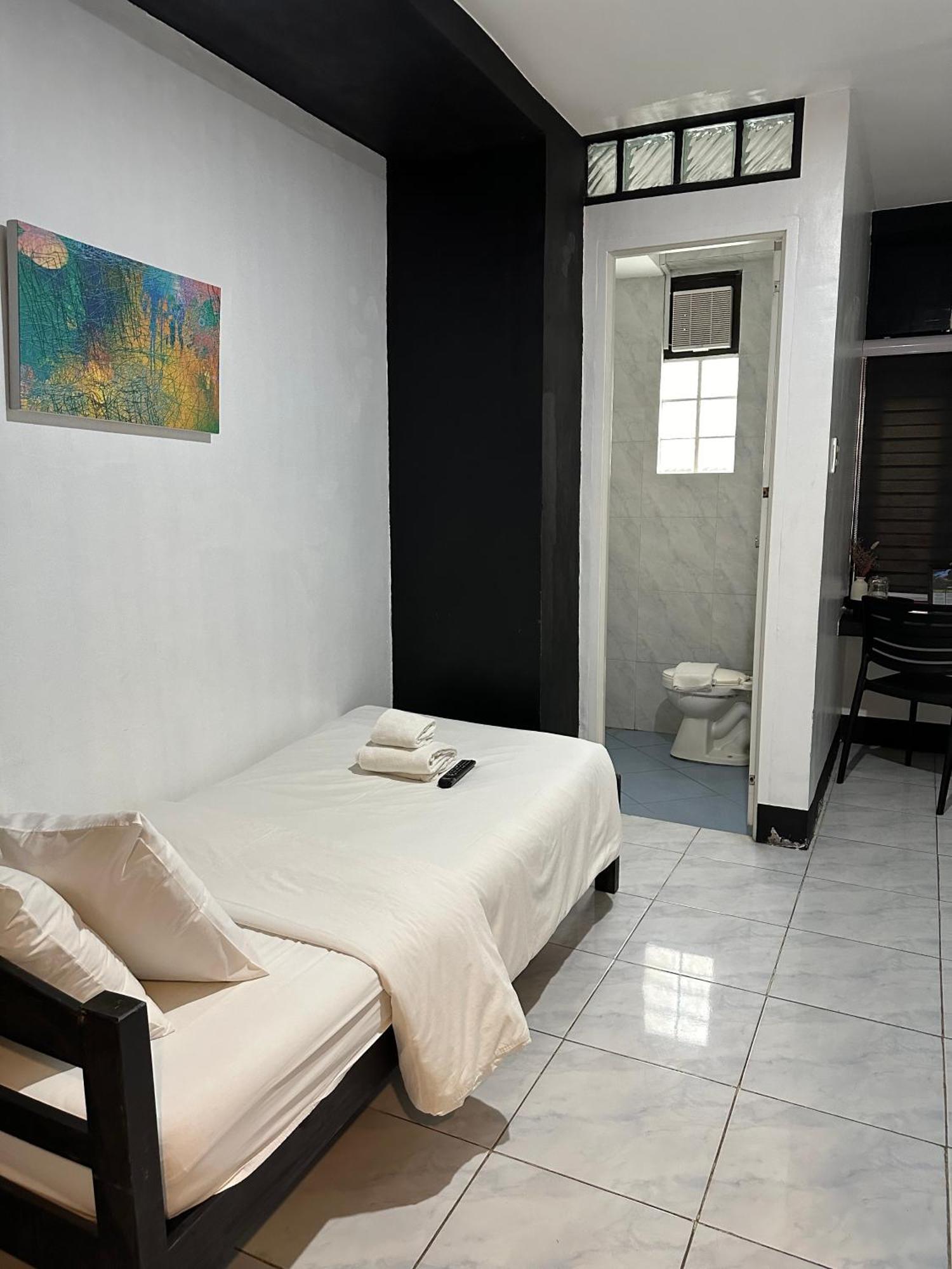 Fernando'S Hotel Sorsogon Buitenkant foto
