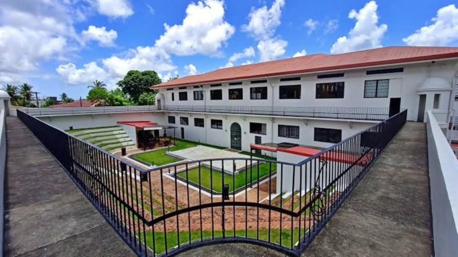 Fernando'S Hotel Sorsogon Buitenkant foto
